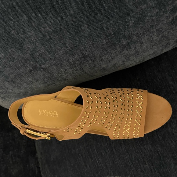 Size 10 Michael Kois Josephine Wedge - Tan - Picture 3 of 6